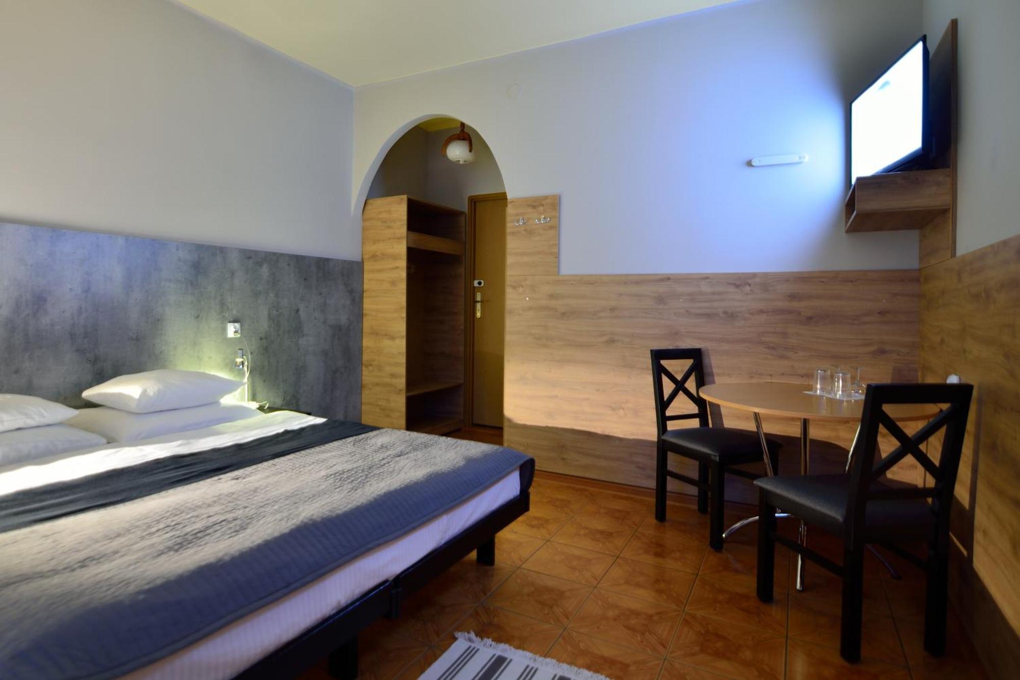 Hotel Gracja Kuznia Raciborska Ngoại thất bức ảnh